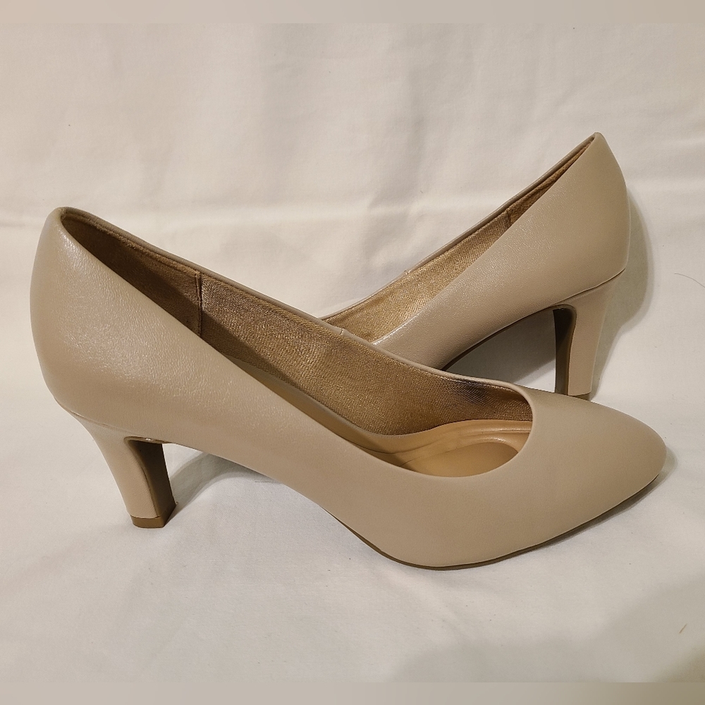 Abella True Comfort Pumps, Nude, Size 8.5 M